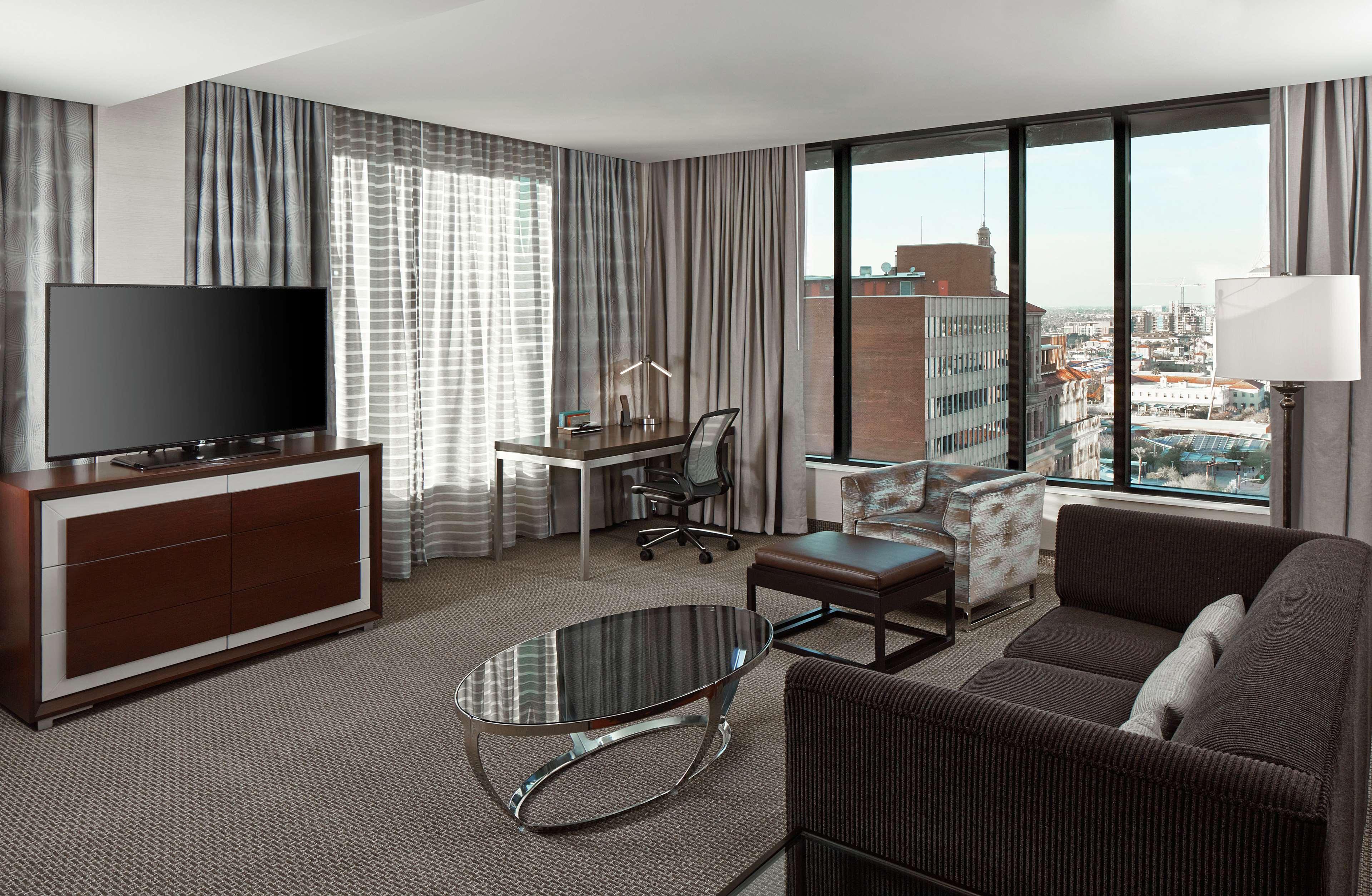 Hilton Garden Inn Phoenix Downtown Экстерьер фото